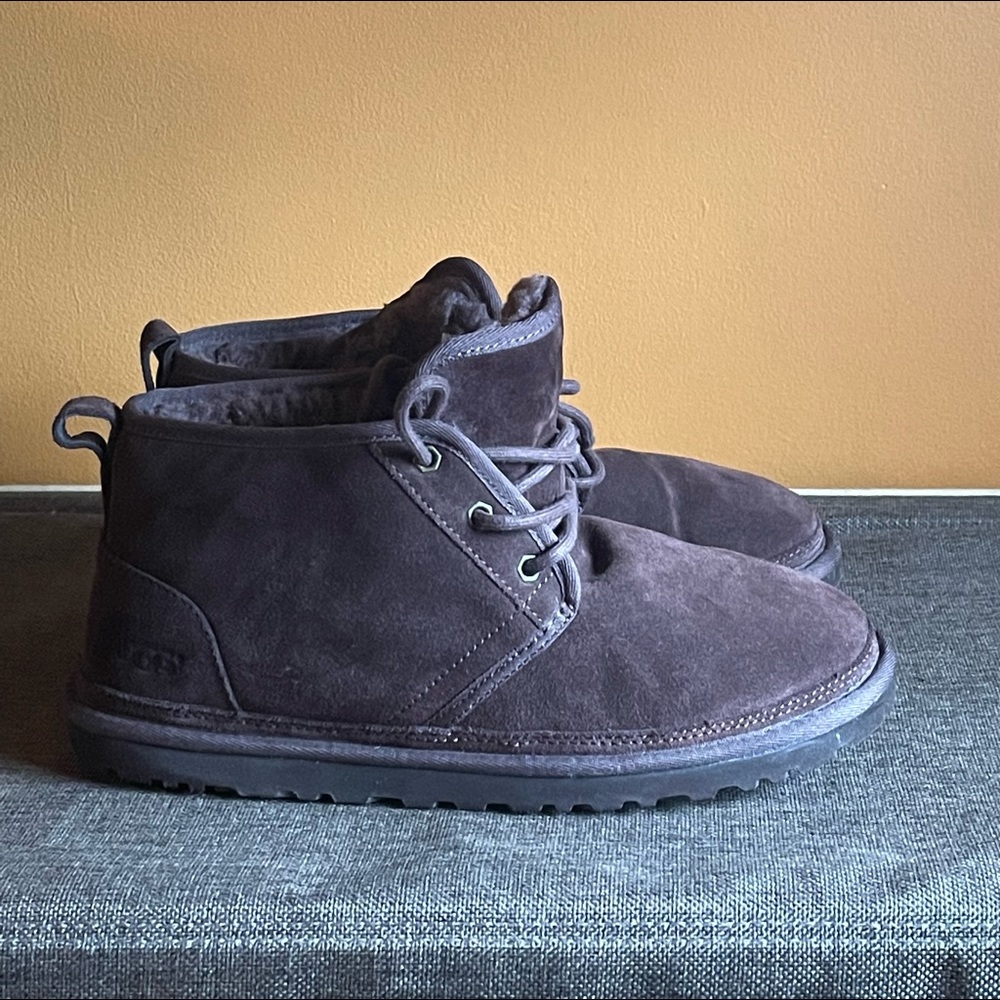 UGG Neumel Chukka Boot Men’s Size 9M, Espresso Suede